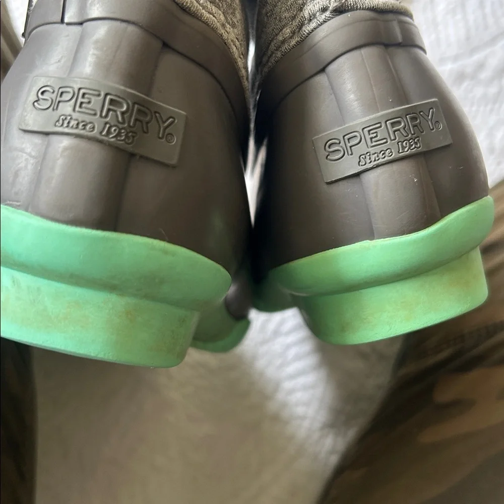 Sperry Saltwater Boot Y3 (W5). Grey fabric/grey rubber base w/green. Great shape